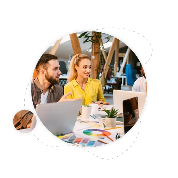 Mitarbeiter beraten sich